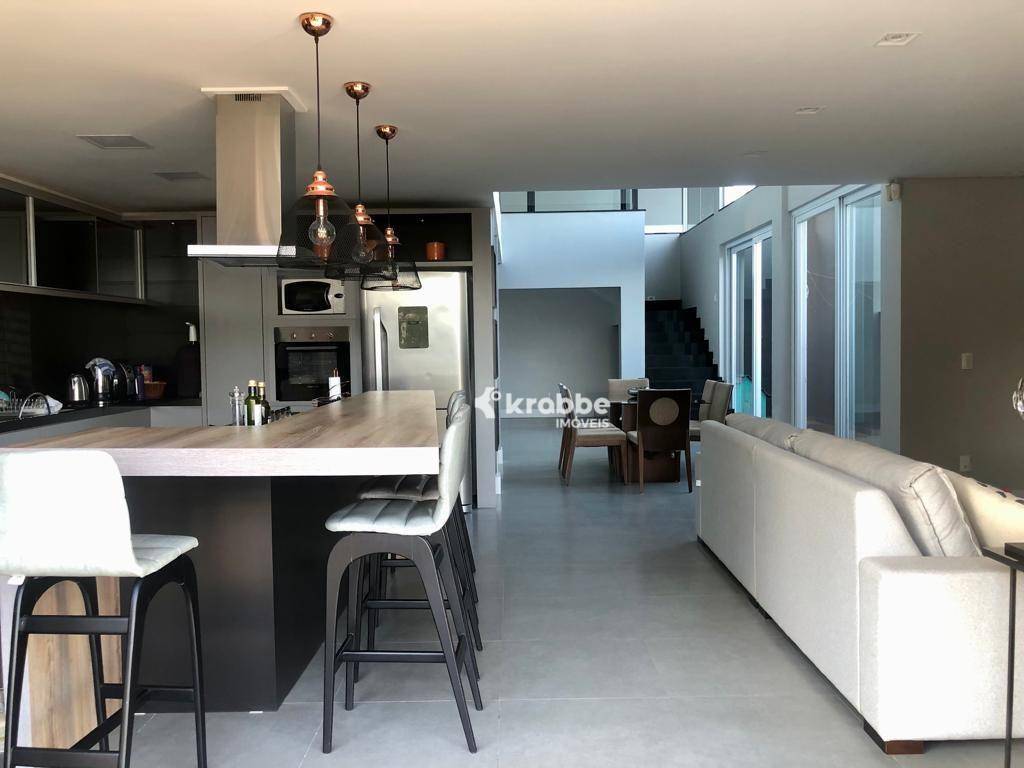 Casa à venda com 3 quartos, 340m² - Foto 6