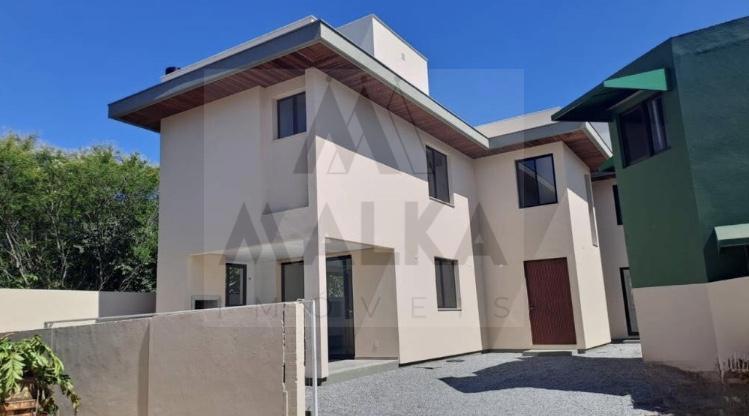 Casa à venda com 3 quartos, 139m² - Foto 1