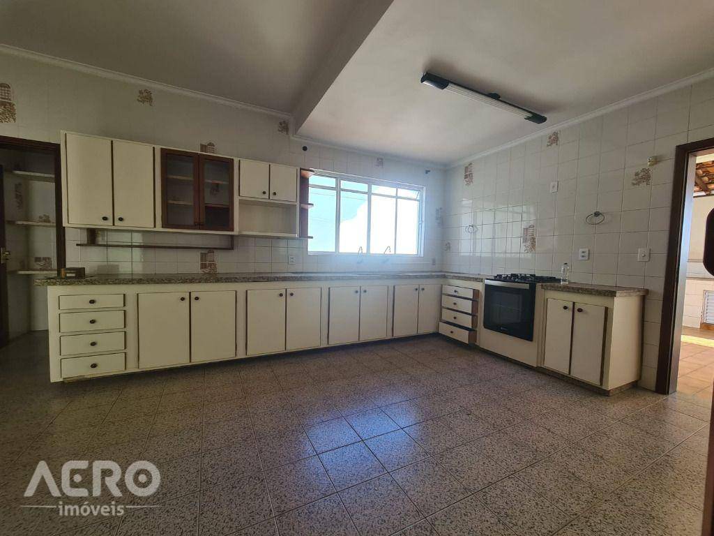 Casa à venda e aluguel com 4 quartos, 299m² - Foto 40