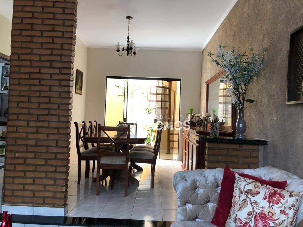 Casa à venda com 3 quartos, 237m² - Foto 4