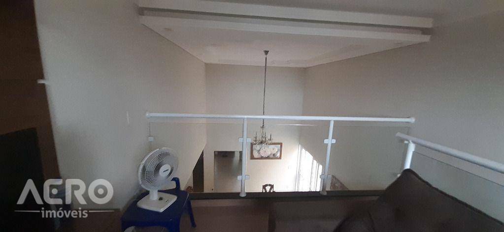 Casa à venda com 3 quartos, 169m² - Foto 3