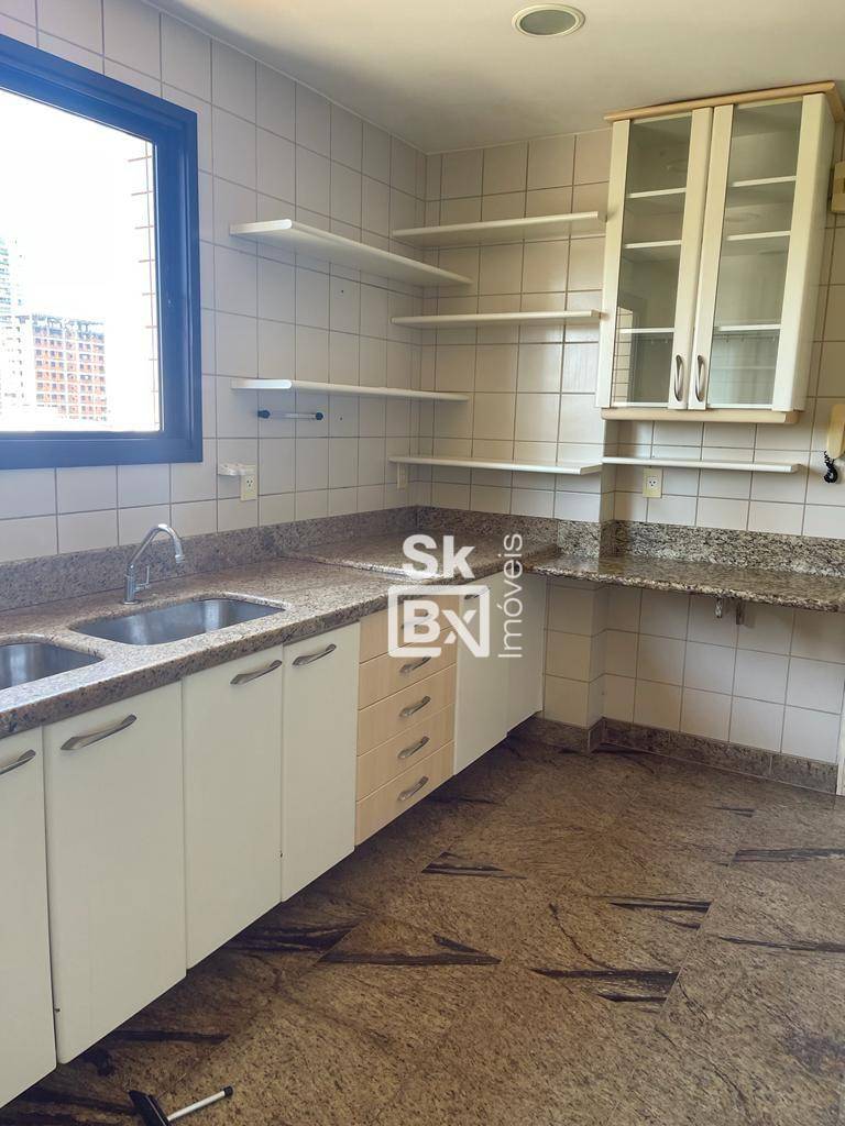 Apartamento à venda com 3 quartos, 208m² - Foto 9