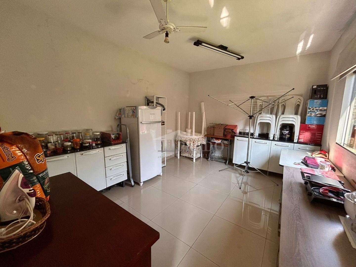 Casa à venda com 3 quartos, 200m² - Foto 18