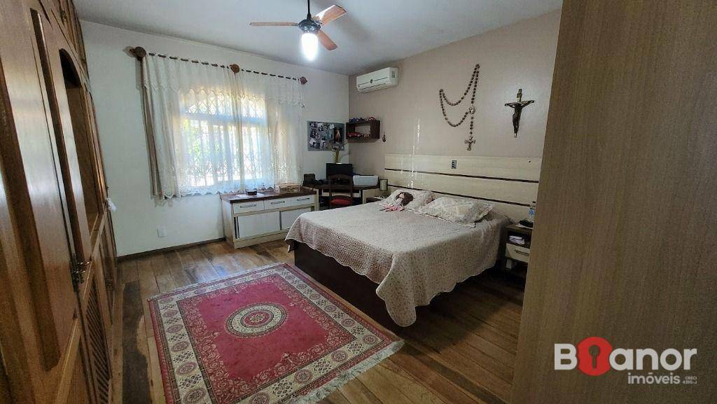 Casa à venda com 3 quartos, 310m² - Foto 16