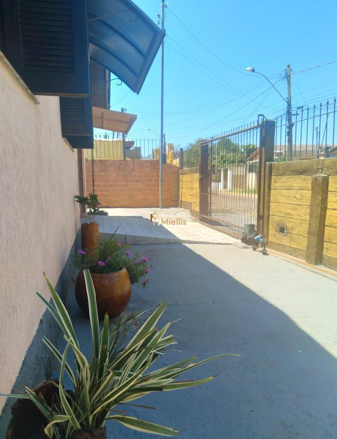 Casa à venda com 2 quartos, 100m² - Foto 4