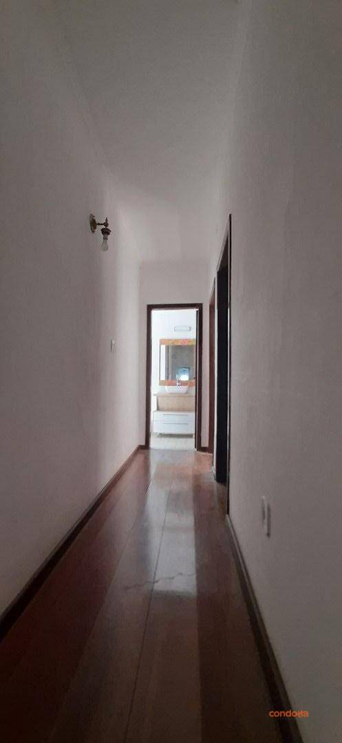 Casa para alugar com 4 quartos, 331m² - Foto 30