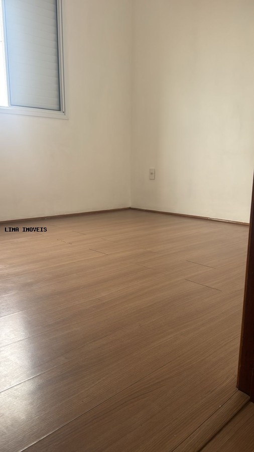 Apartamento para alugar com 2 quartos, 64m² - Foto 11