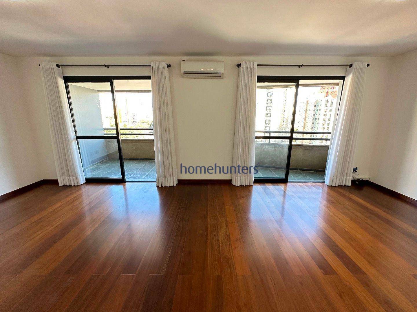 Apartamento para alugar com 4 quartos, 258m² - Foto 3