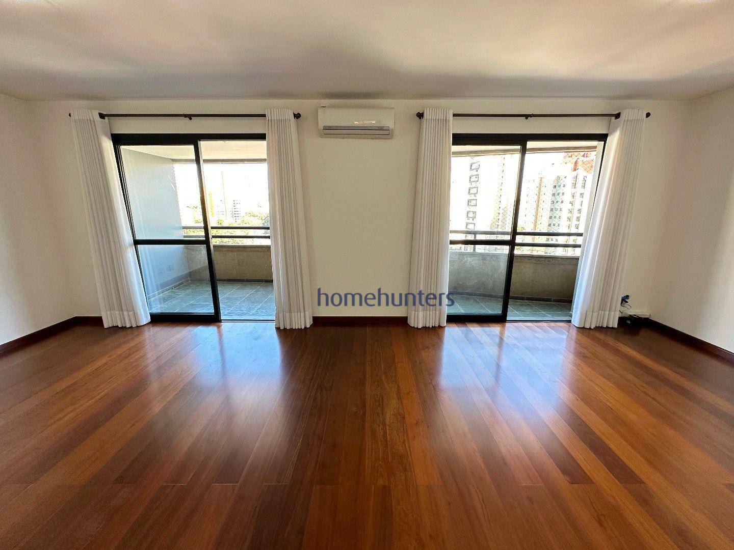 Apartamento para alugar com 4 quartos, 258m² - Foto 3