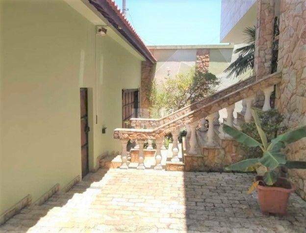 Sobrado à venda com 6 quartos, 250m² - Foto 4