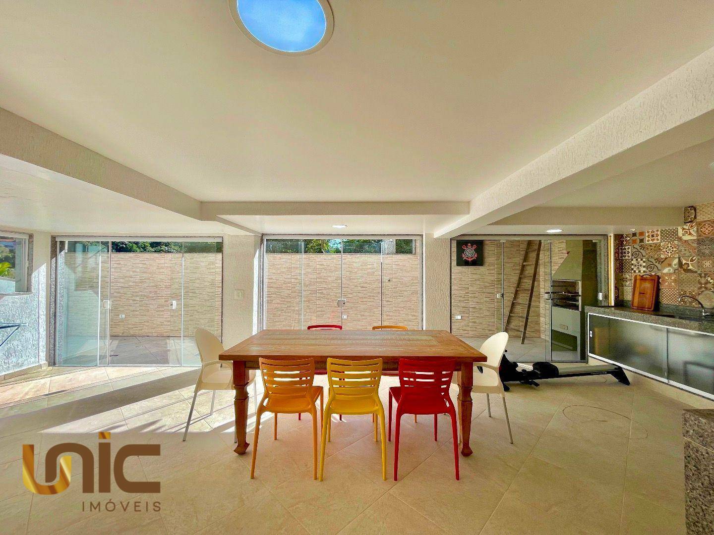 Casa de Condomínio à venda com 4 quartos, 258m² - Foto 32