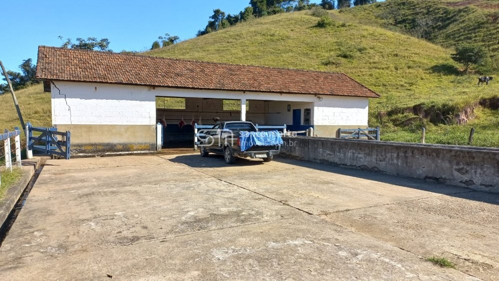 Fazenda à venda com 13 quartos, 150m² - Foto 24