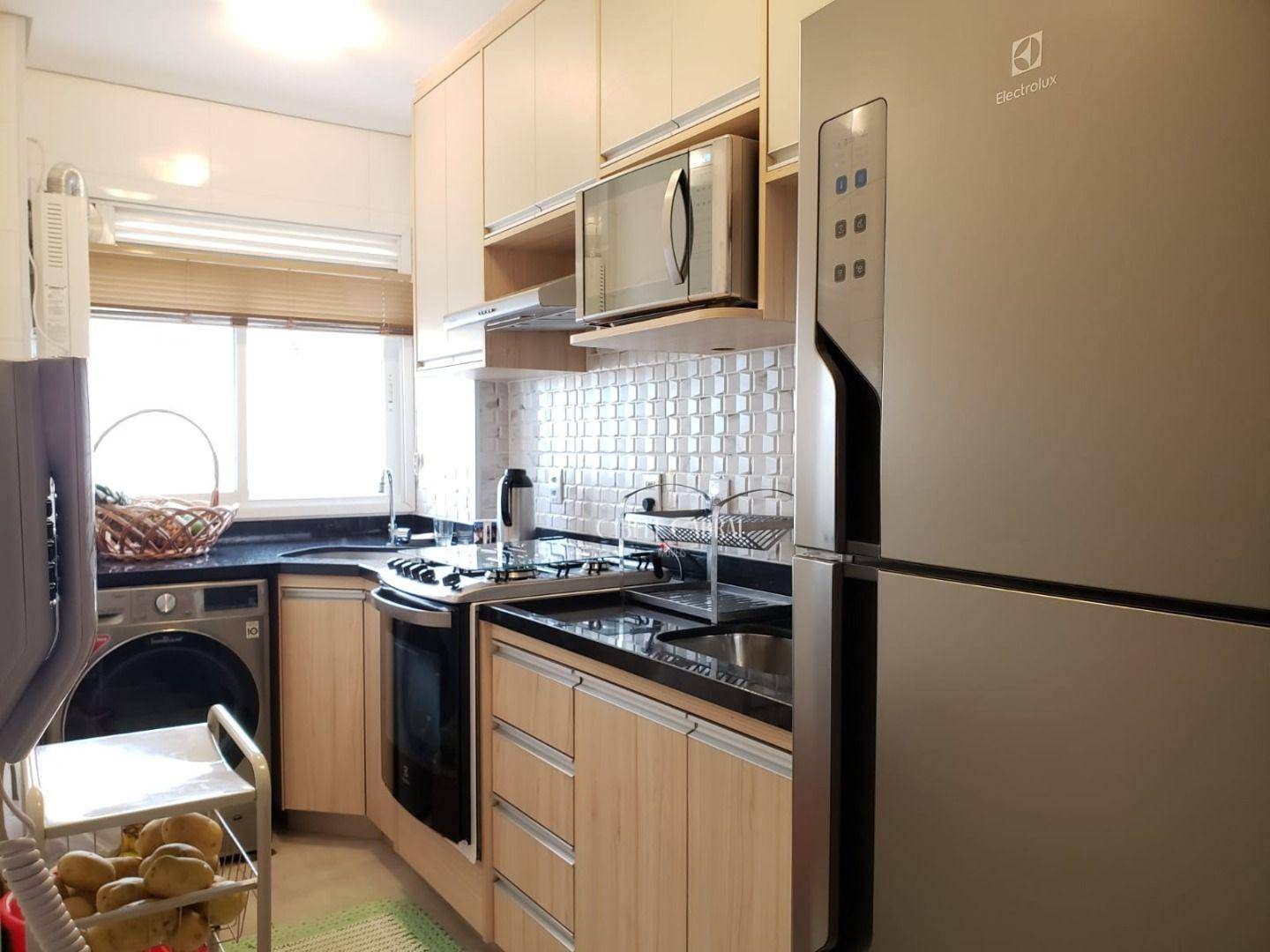 Apartamento à venda com 3 quartos, 72m² - Foto 2