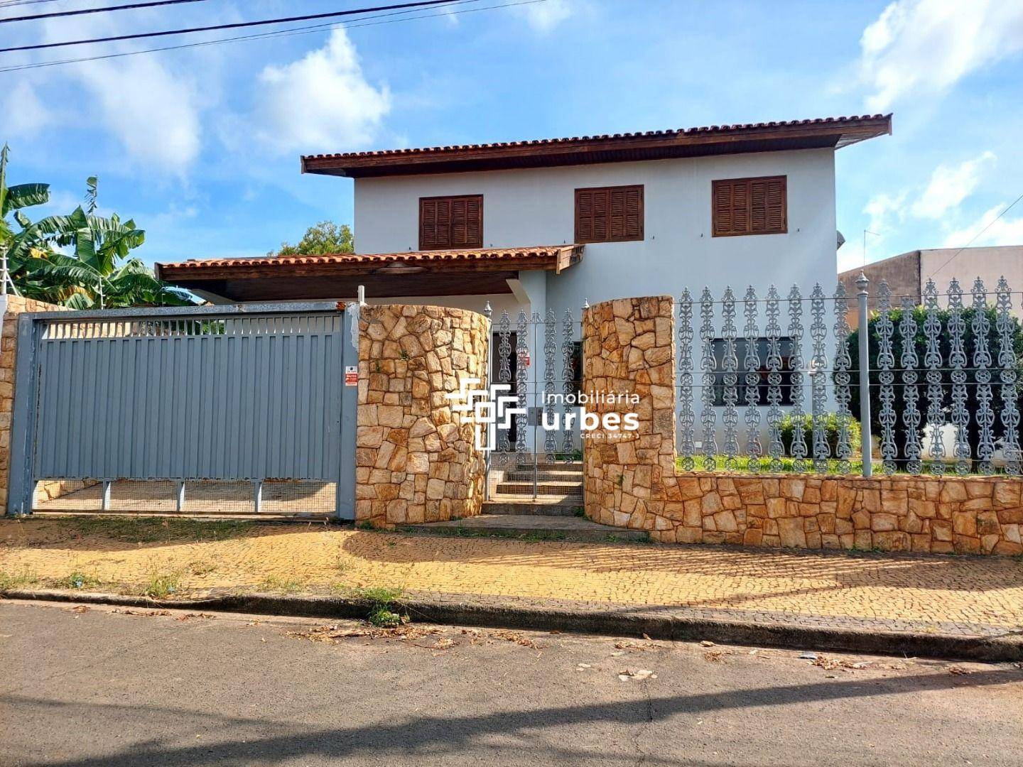 Casa para alugar com 3 quartos, 270m² - Foto 1