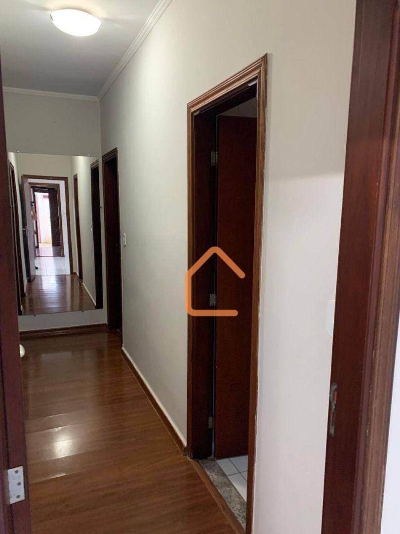 Casa à venda com 3 quartos, 220m² - Foto 11