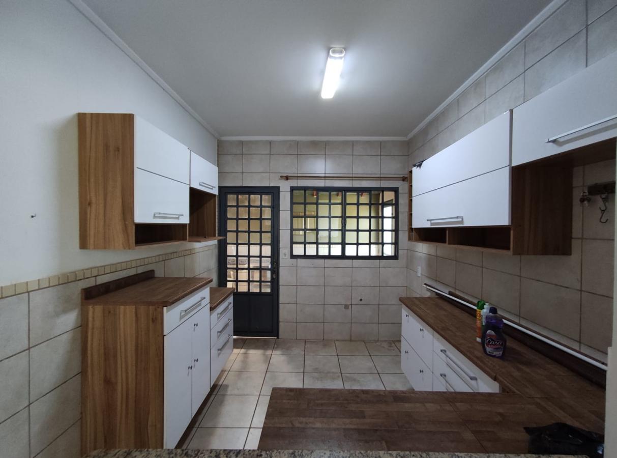 Casa à venda com 3 quartos, 336m² - Foto 4