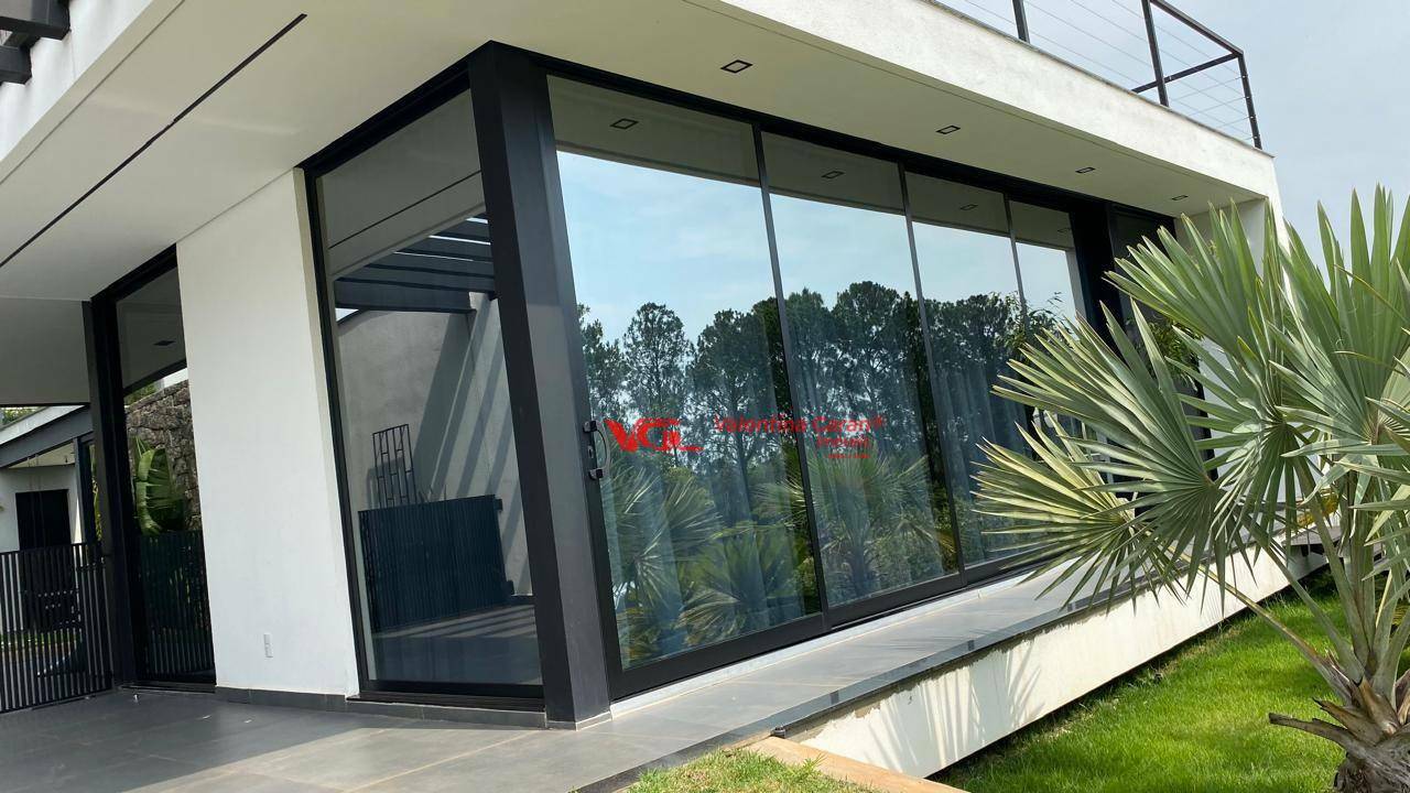 Casa de Condomínio à venda com 4 quartos, 320m² - Foto 2