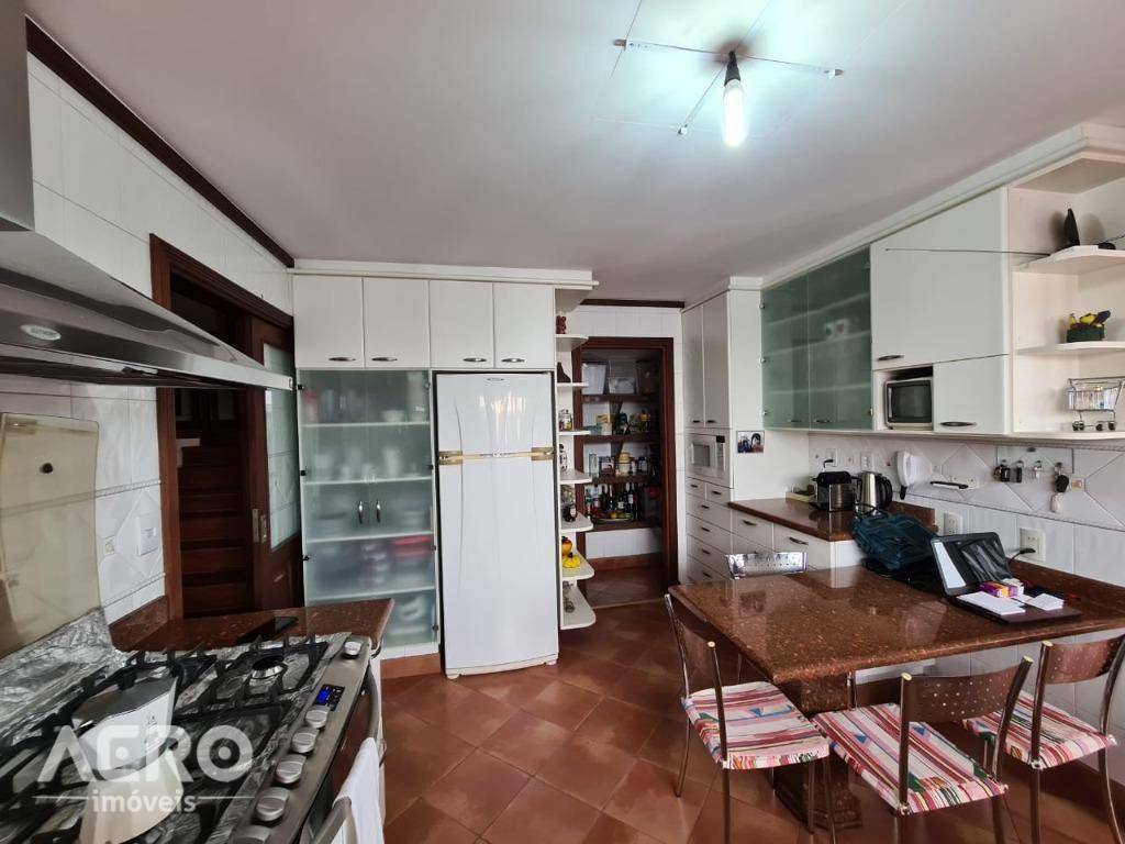 Casa à venda com 3 quartos, 279m² - Foto 8