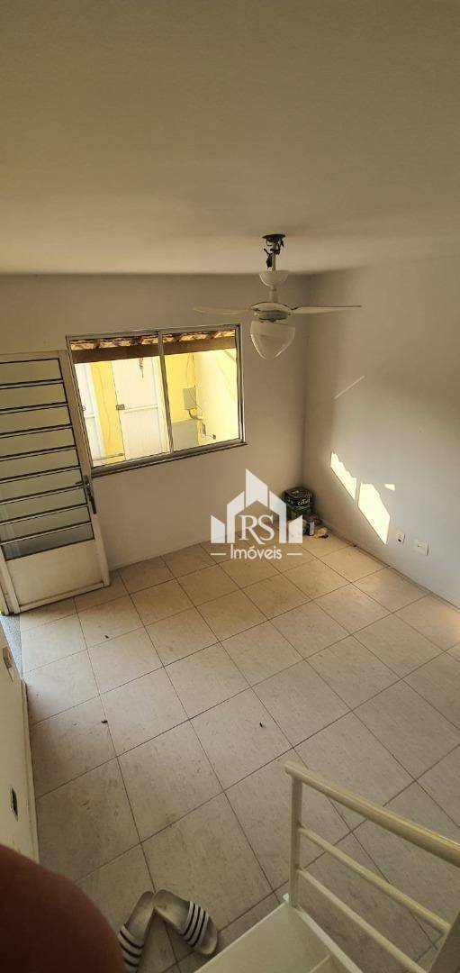 Casa à venda com 2 quartos, 80m² - Foto 2