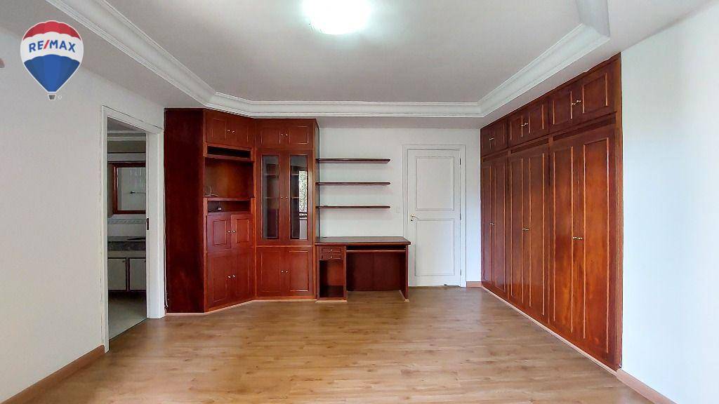 Apartamento para alugar com 4 quartos, 370m² - Foto 6