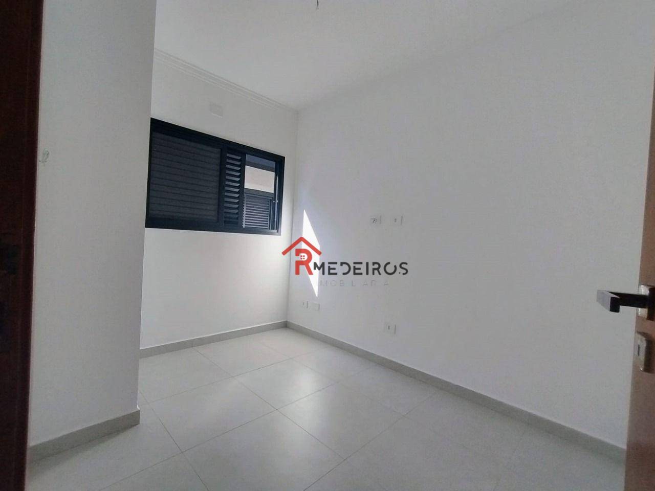 Casa à venda com 2 quartos, 51m² - Foto 4