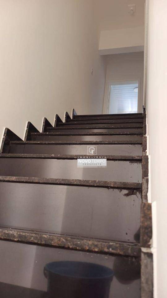 Casa à venda com 2 quartos, 150m² - Foto 2