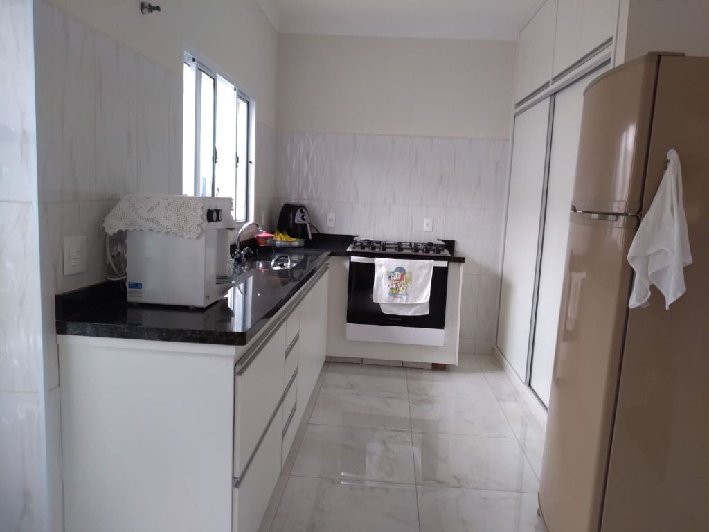 Casa à venda com 3 quartos, 200m² - Foto 3