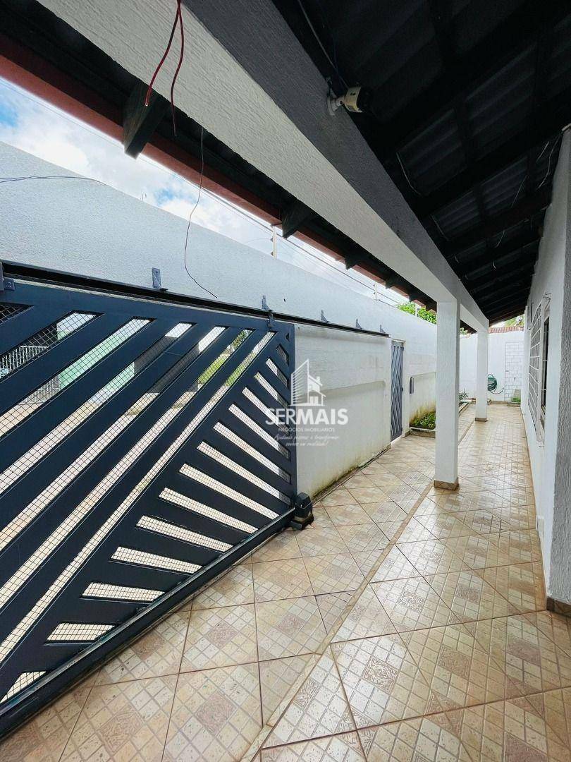 Casa à venda com 3 quartos, 200m² - Foto 2