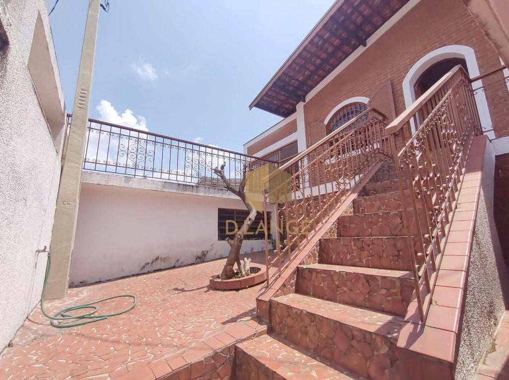 Casa à venda com 3 quartos, 243m² - Foto 2