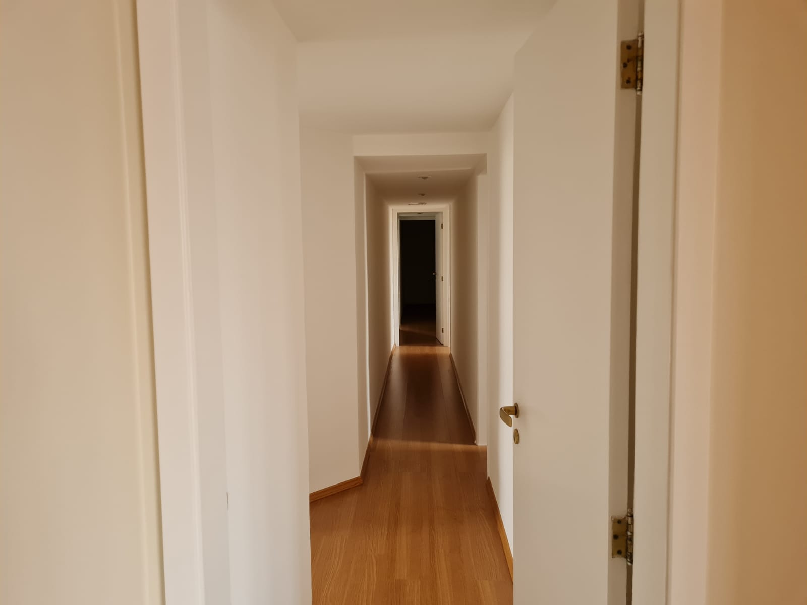 Apartamento à venda com 4 quartos, 220m² - Foto 2