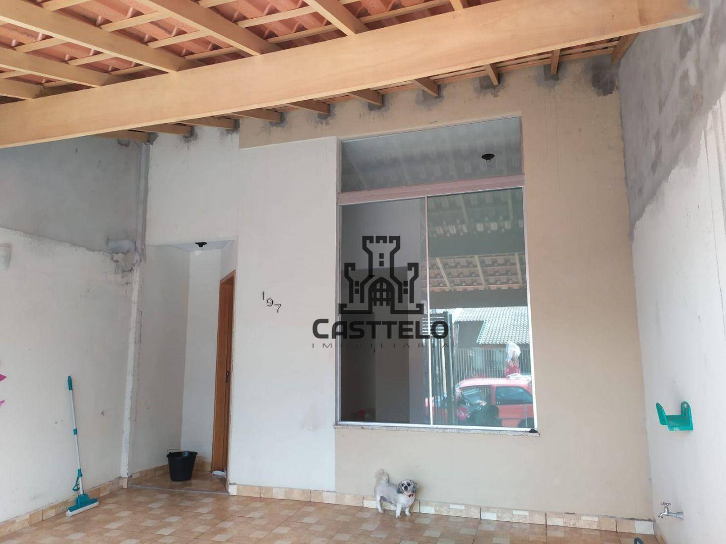 Casa à venda com 3 quartos, 71m² - Foto 1