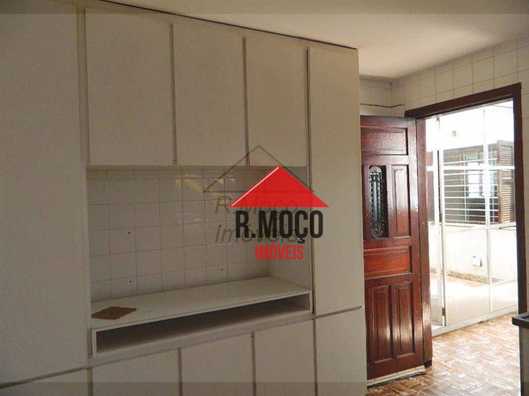 Casa à venda com 9 quartos, 480m² - Foto 23