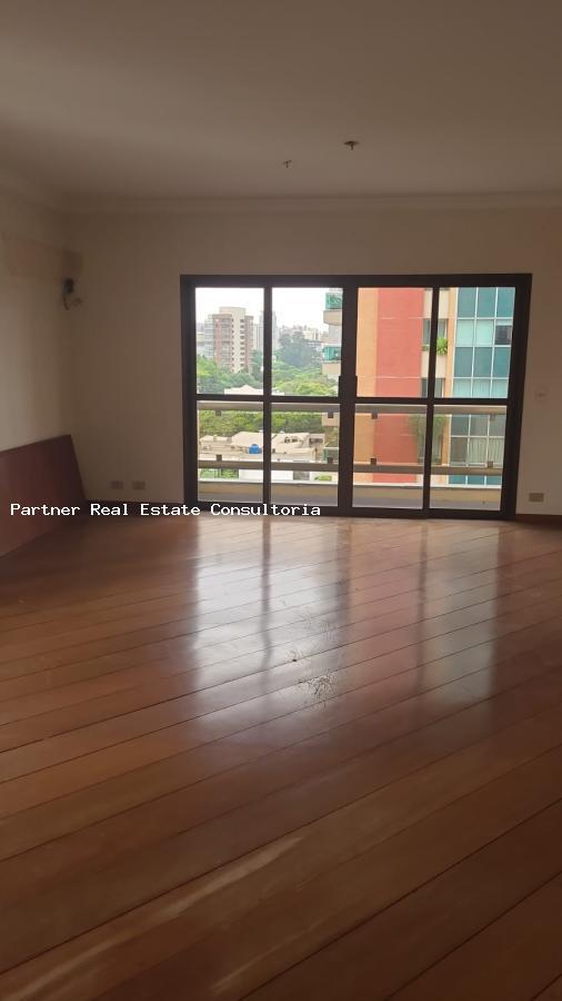 Apartamento à venda com 3 quartos, 200m² - Foto 1