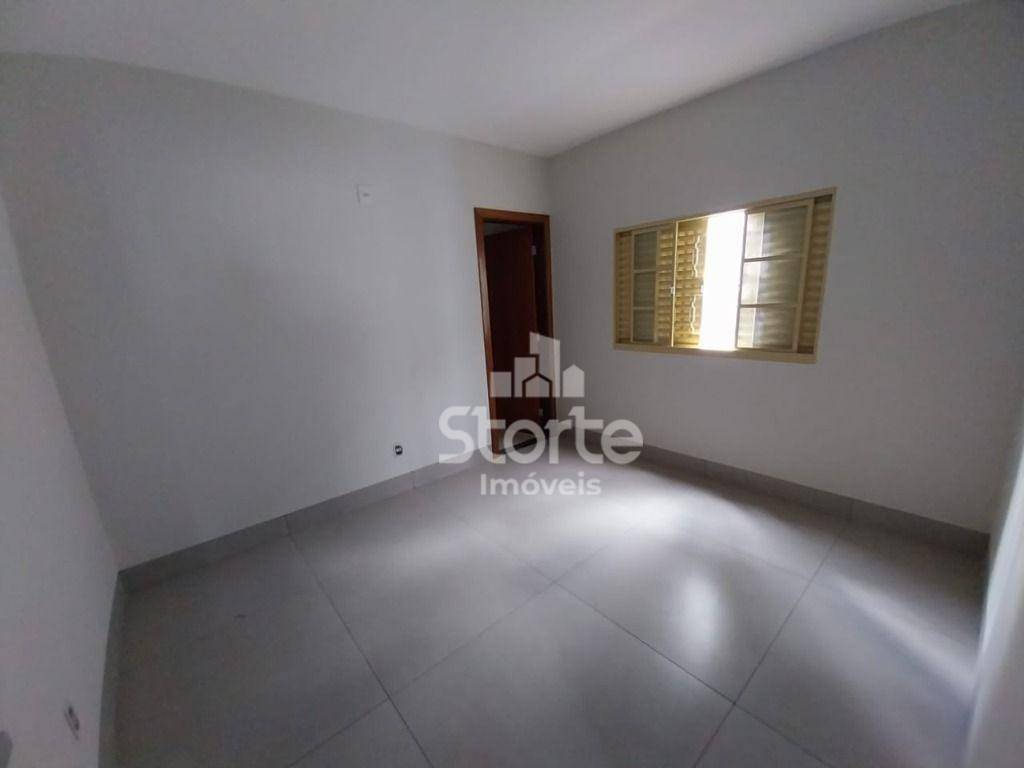 Casa para alugar com 3 quartos, 120m² - Foto 6