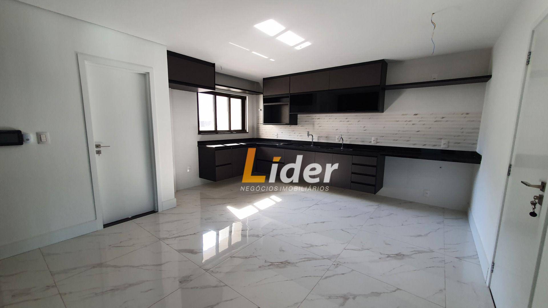 Apartamento à venda com 4 quartos, 225m² - Foto 13