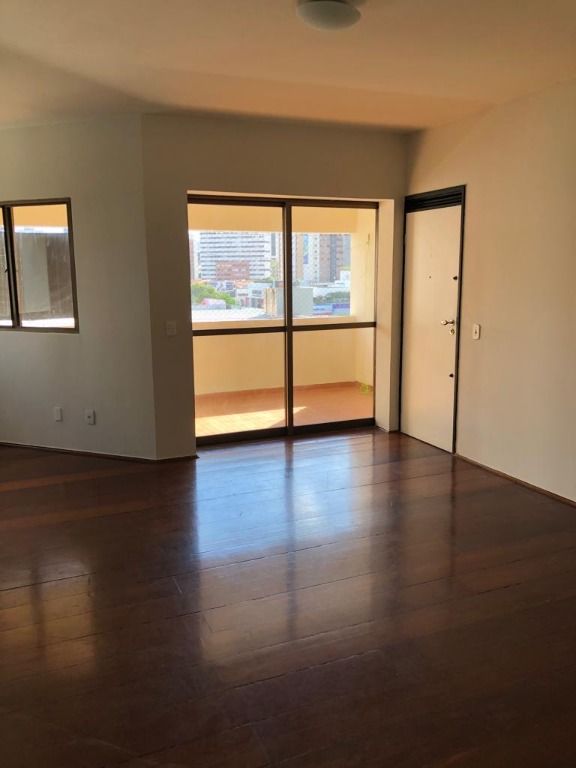 Apartamento à venda com 3 quartos, 121m² - Foto 6