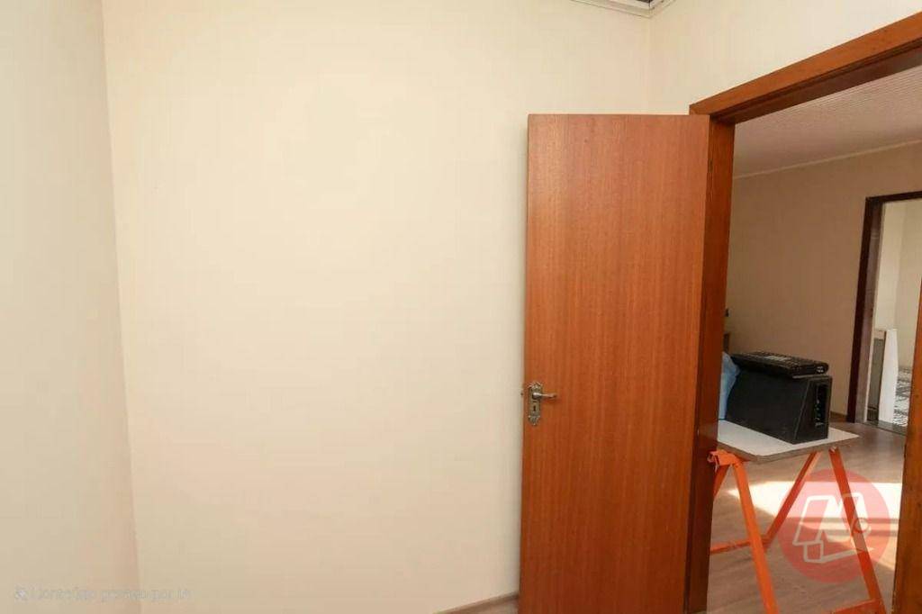 Casa para alugar com 4 quartos, 220m² - Foto 1