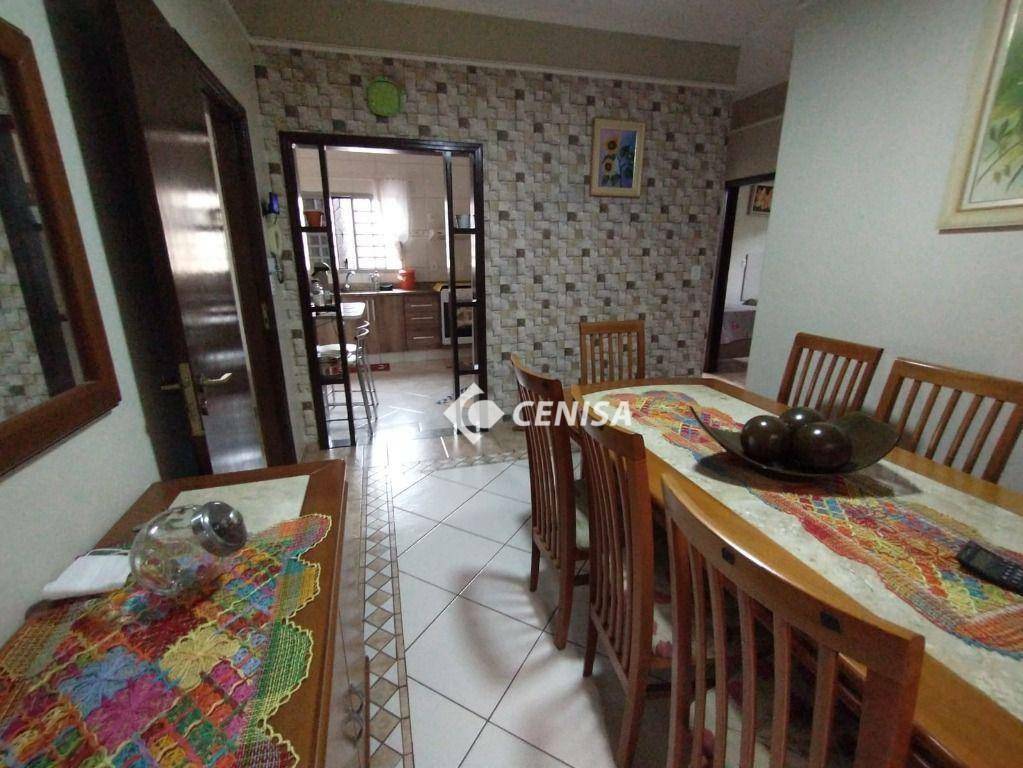 Casa à venda com 3 quartos, 198m² - Foto 3