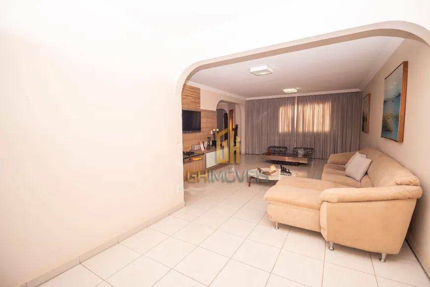 Apartamento à venda com 4 quartos, 209m² - Foto 6