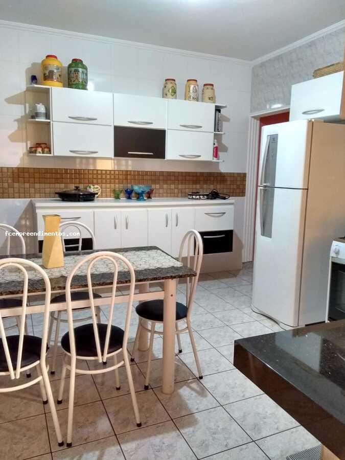 Casa à venda com 2 quartos, 154m² - Foto 1