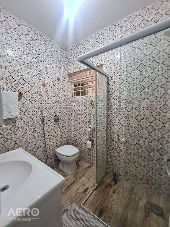 Casa à venda com 3 quartos, 248m² - Foto 29