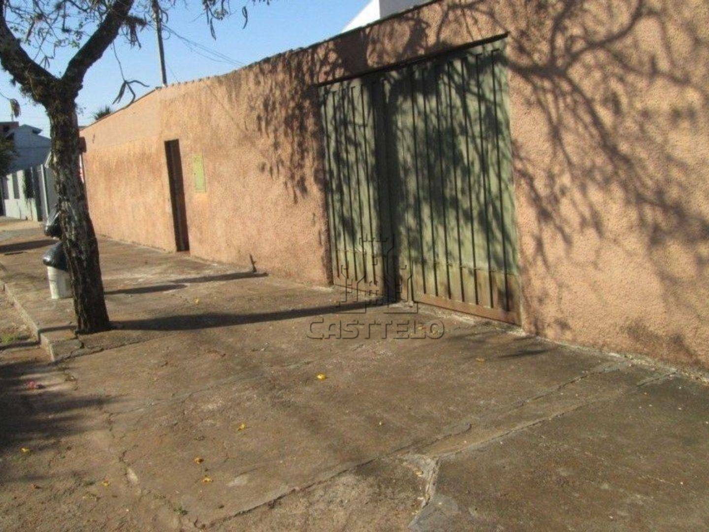 Casa à venda com 3 quartos, 171m² - Foto 1