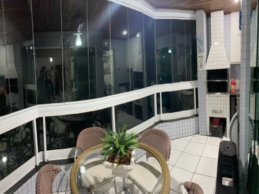 Apartamento à venda com 2 quartos, 70m² - Foto 3