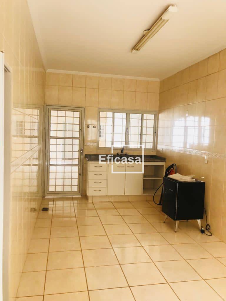 Casa à venda com 4 quartos, 240m² - Foto 15