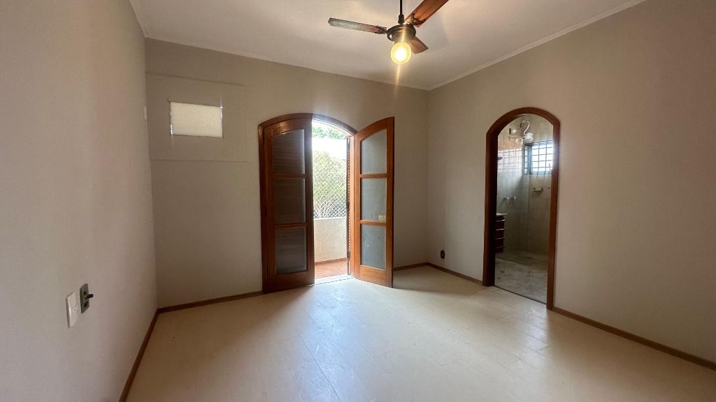 Casa para alugar com 4 quartos, 465m² - Foto 9