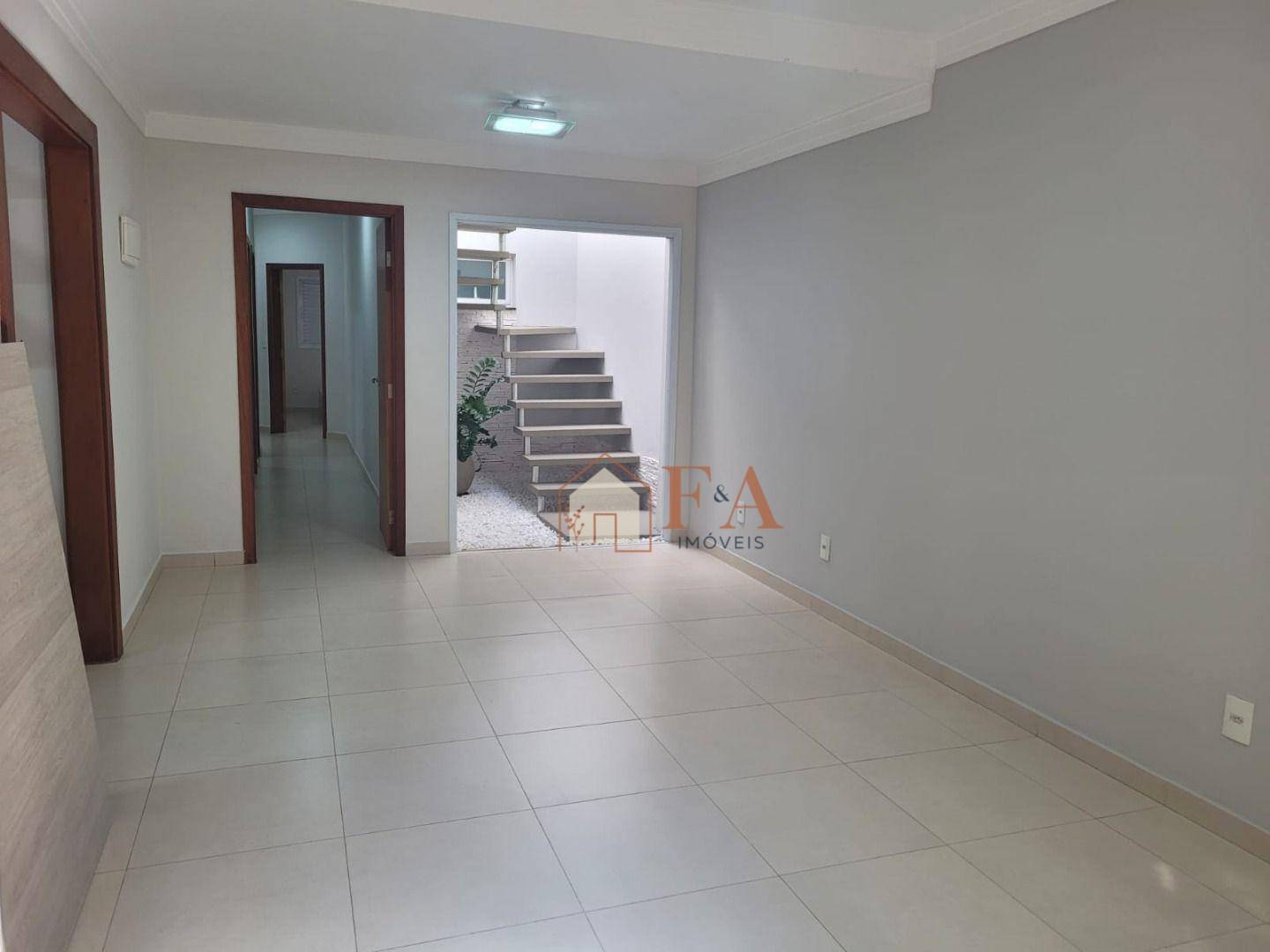 Casa à venda com 3 quartos, 205m² - Foto 1