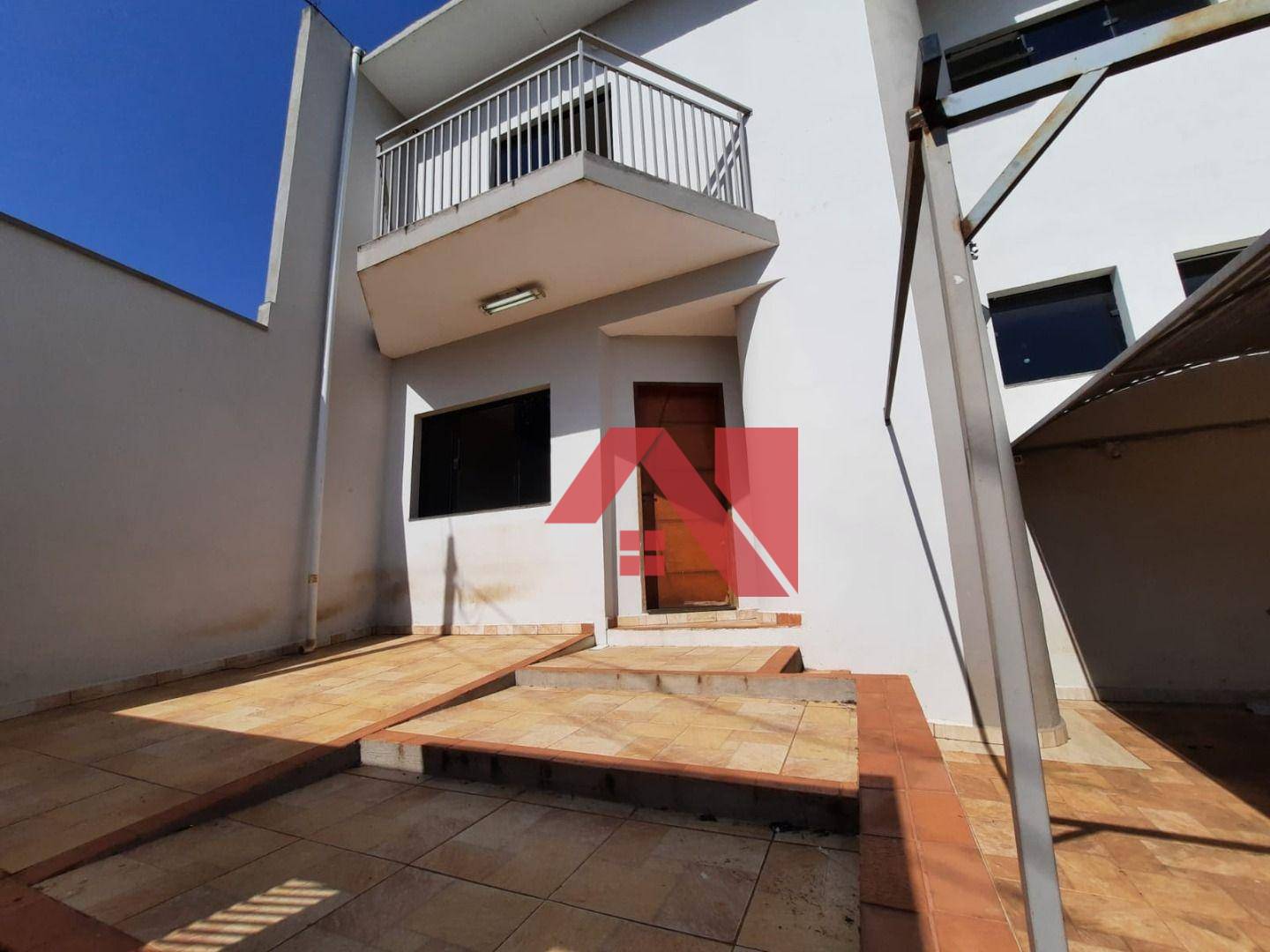 Sobrado à venda e aluguel com 3 quartos, 200m² - Foto 2