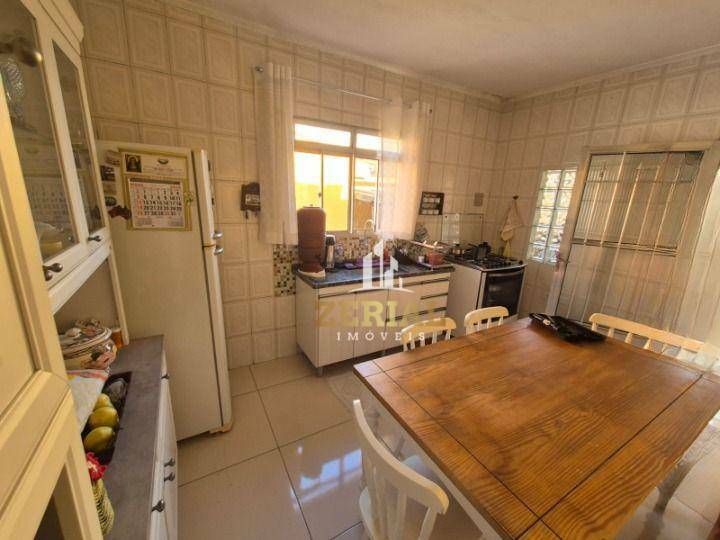 Casa à venda com 8 quartos, 350m² - Foto 23