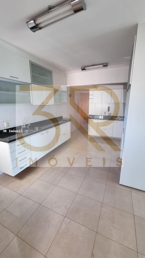 Apartamento à venda com 3 quartos, 234m² - Foto 3