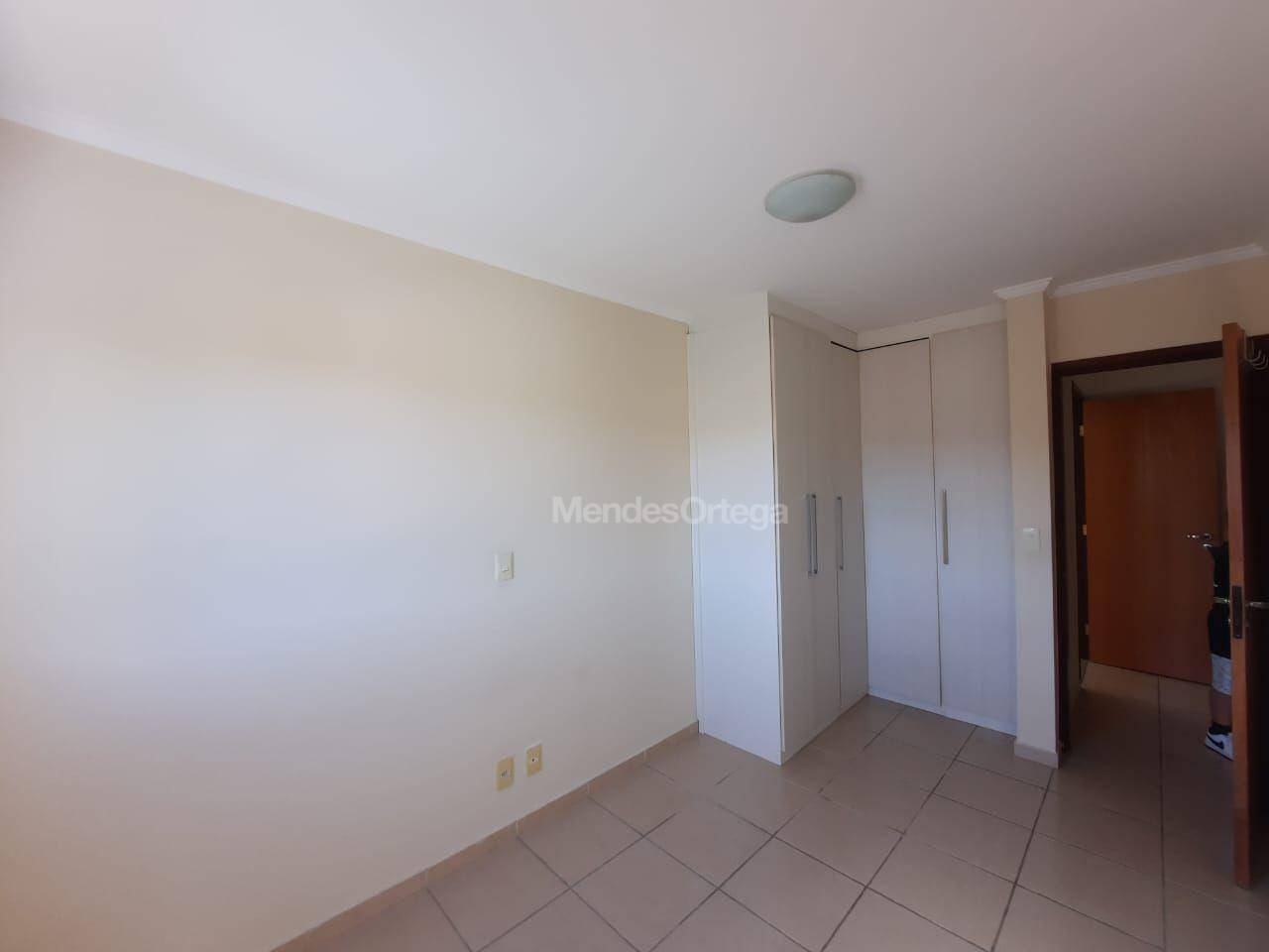 Apartamento à venda com 2 quartos, 80m² - Foto 3